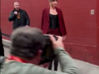 Seguridad de Taylor Swift Confronta a Fotógrafos en el Estadio